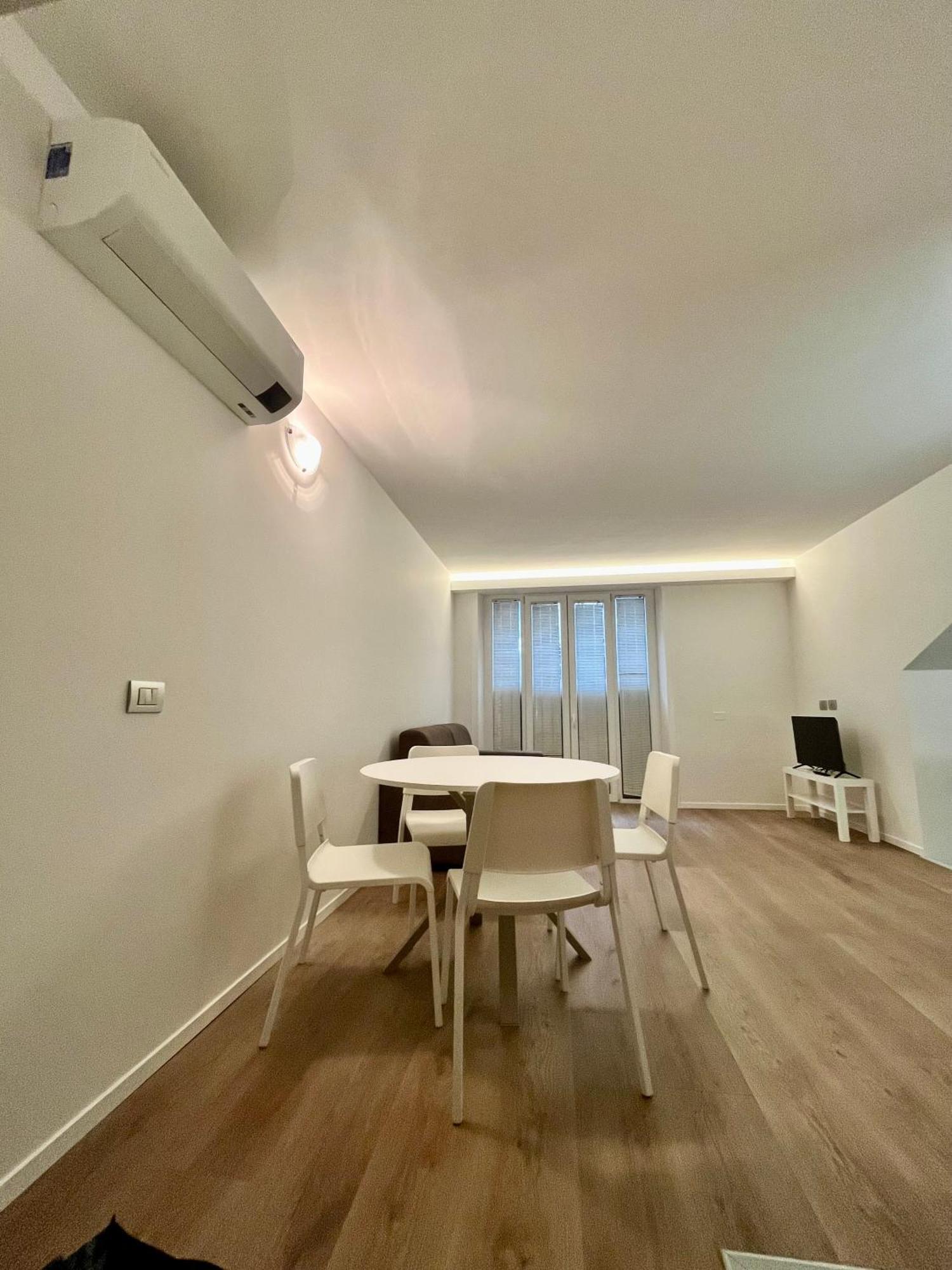 Central Side Apartment Milan Exterior photo